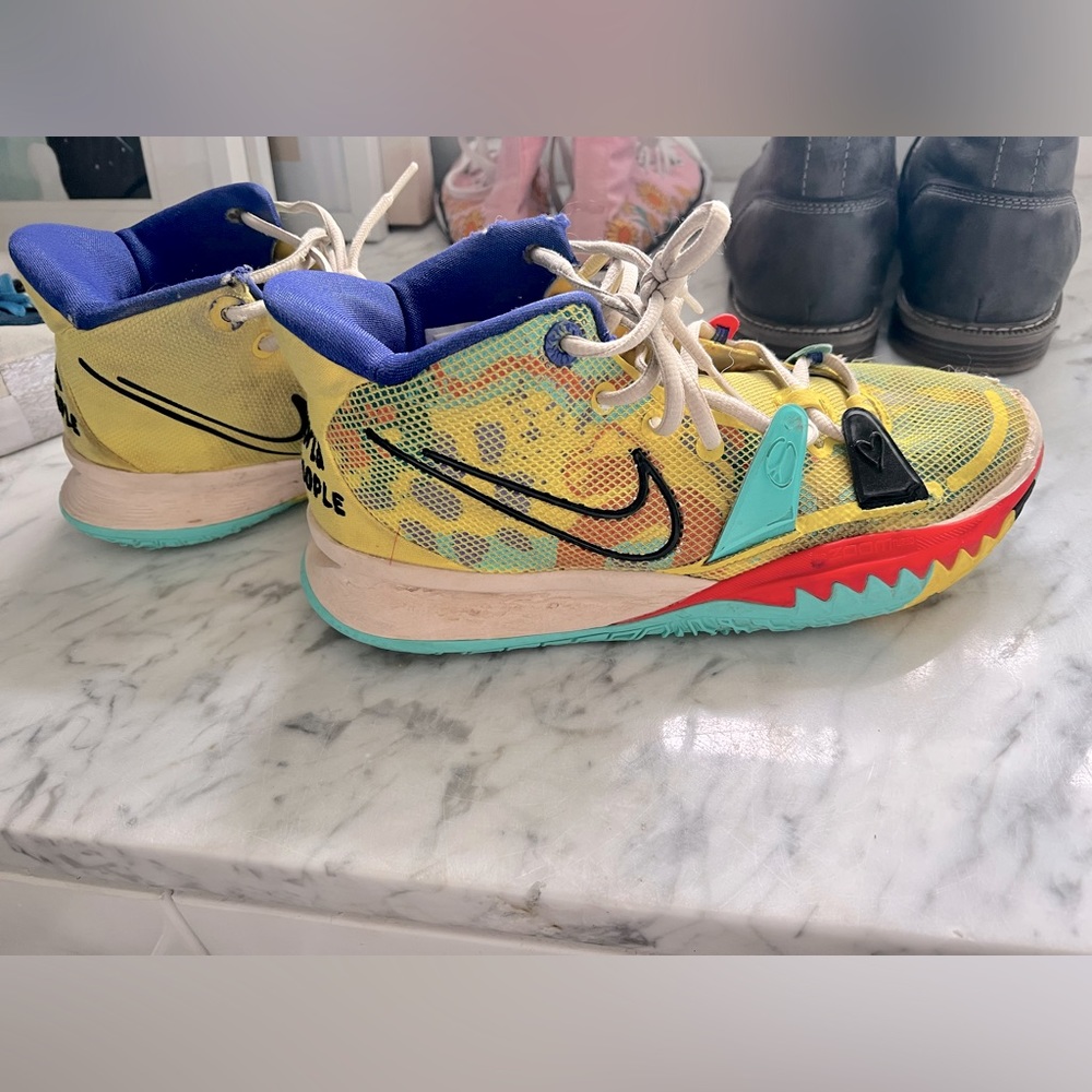 Nike Kyrie 7 1 World People 2021- size 9
